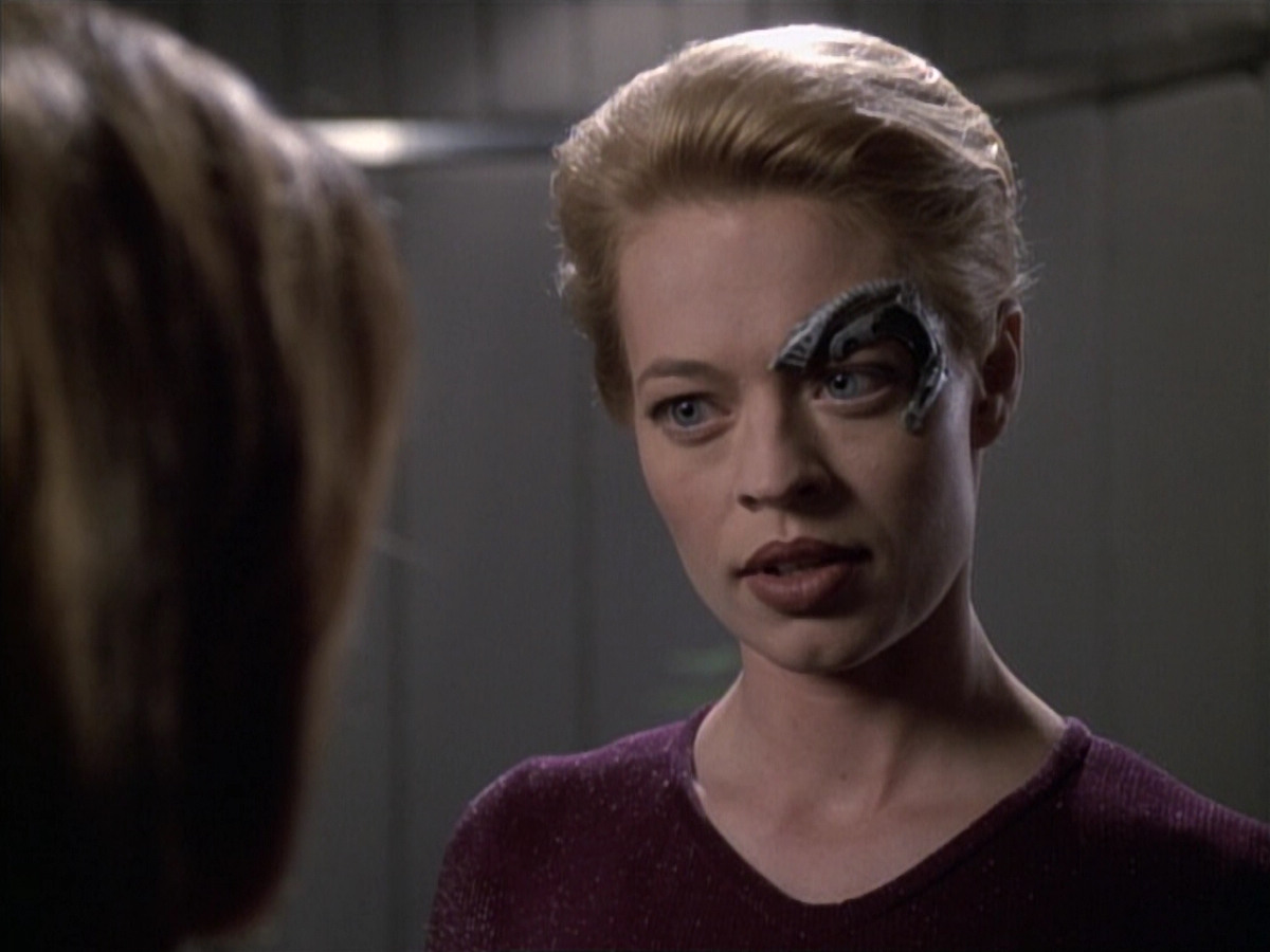 extant_StarTrek_VOY_6x19-ChildsPlay_01477.jpg