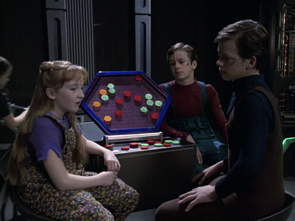 extant_StarTrek_VOY_6x19-ChildsPlay_01496.jpg