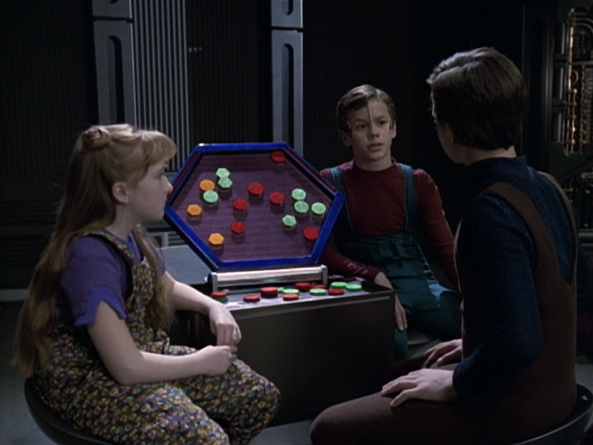 extant_StarTrek_VOY_6x19-ChildsPlay_01500.jpg