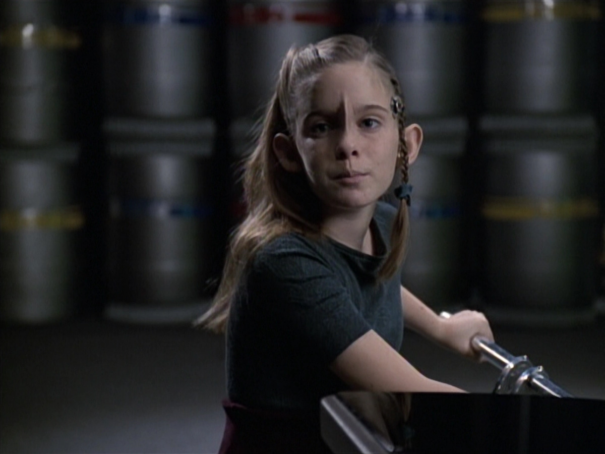 extant_StarTrek_VOY_6x19-ChildsPlay_01511.jpg