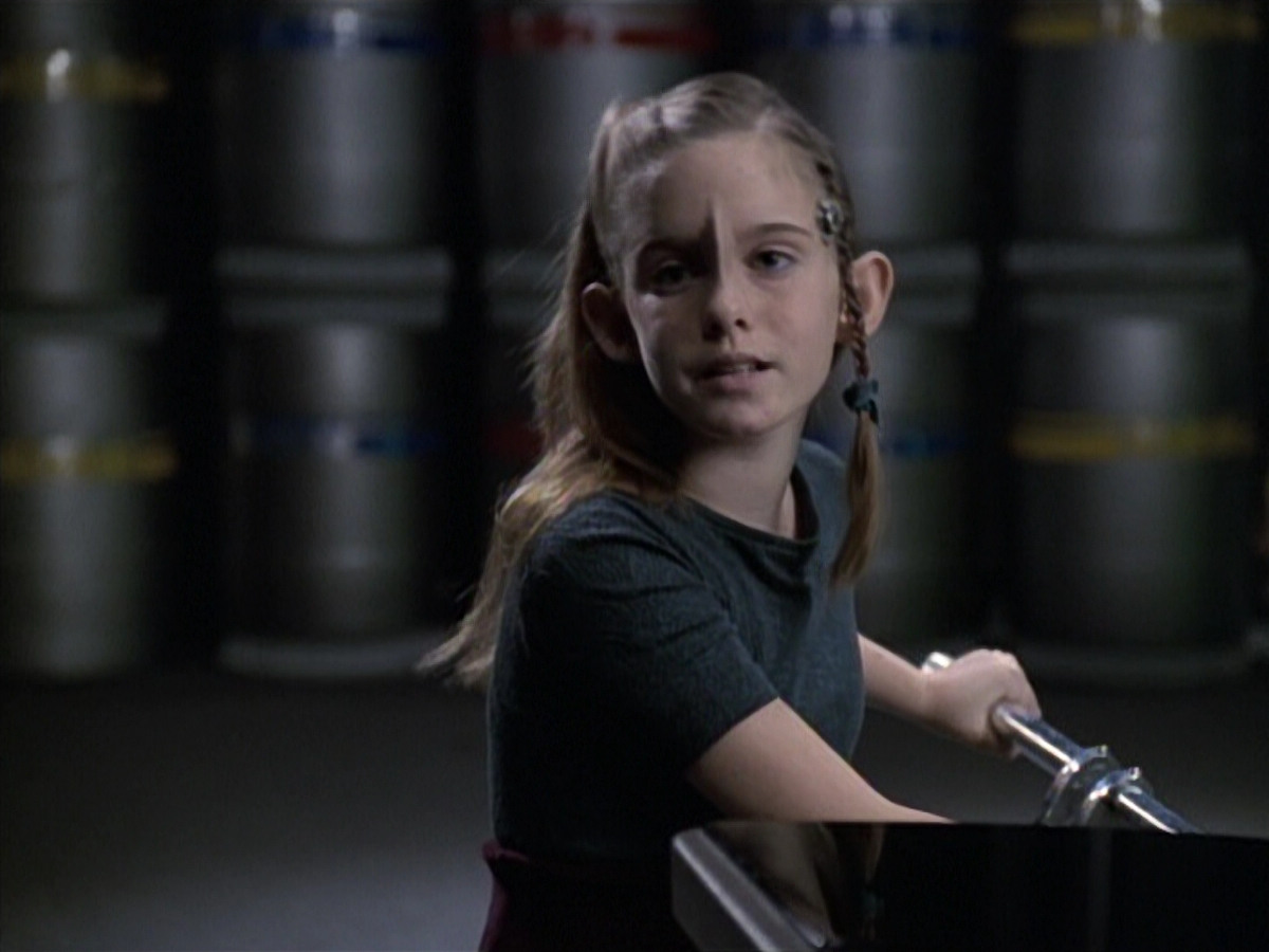 extant_StarTrek_VOY_6x19-ChildsPlay_01512.jpg