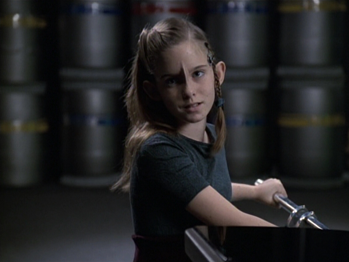 extant_StarTrek_VOY_6x19-ChildsPlay_01513.jpg