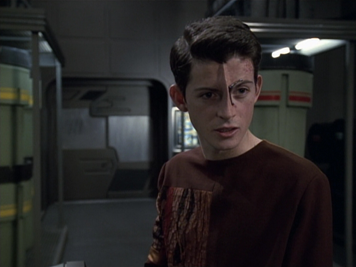 extant_StarTrek_VOY_6x19-ChildsPlay_01516.jpg