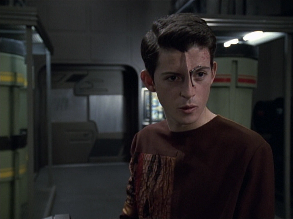 extant_StarTrek_VOY_6x19-ChildsPlay_01517.jpg