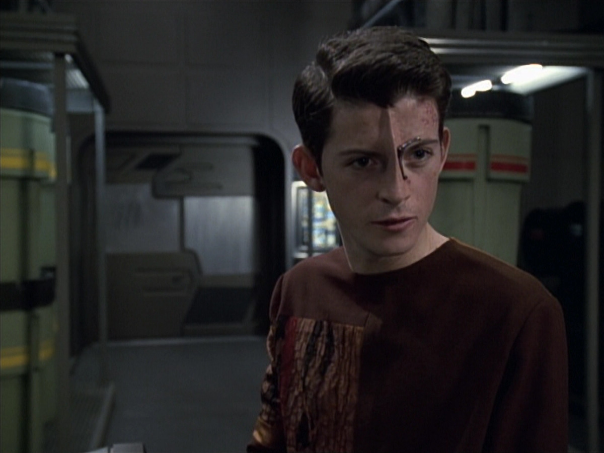 extant_StarTrek_VOY_6x19-ChildsPlay_01518.jpg