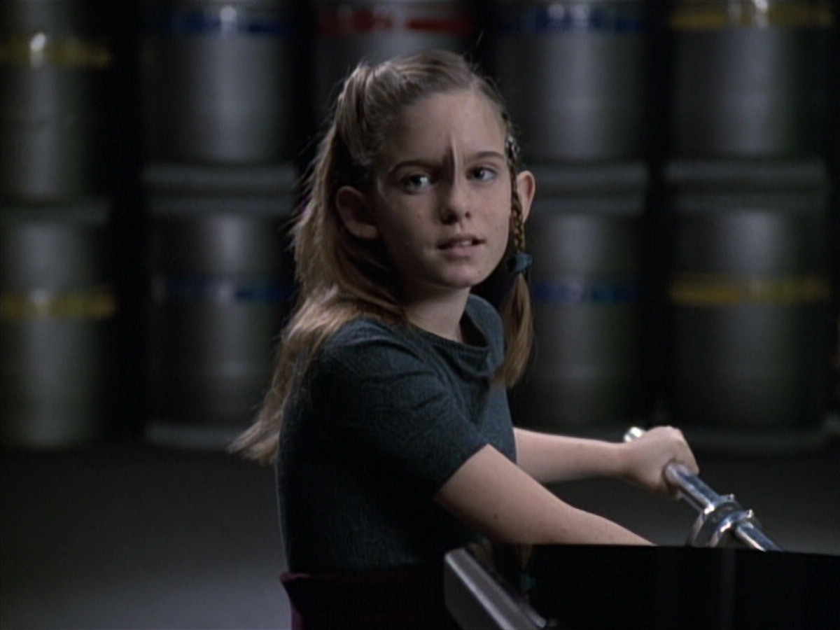extant_StarTrek_VOY_6x19-ChildsPlay_01522.jpg