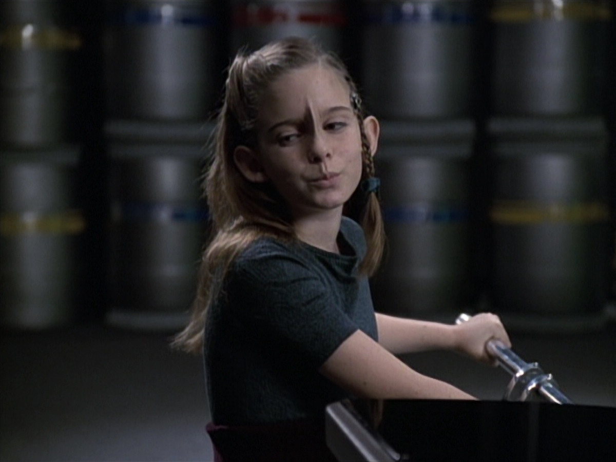 extant_StarTrek_VOY_6x19-ChildsPlay_01523.jpg