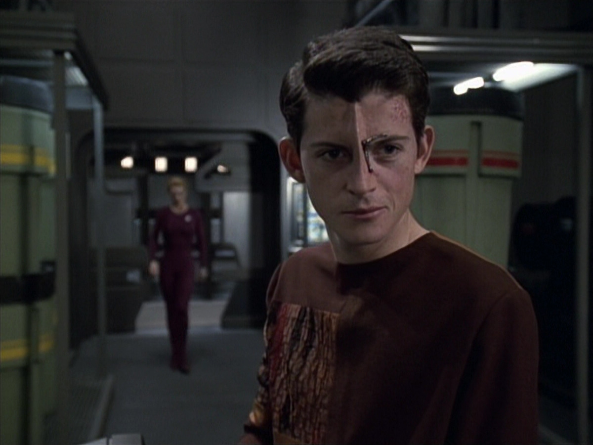 extant_StarTrek_VOY_6x19-ChildsPlay_01527.jpg