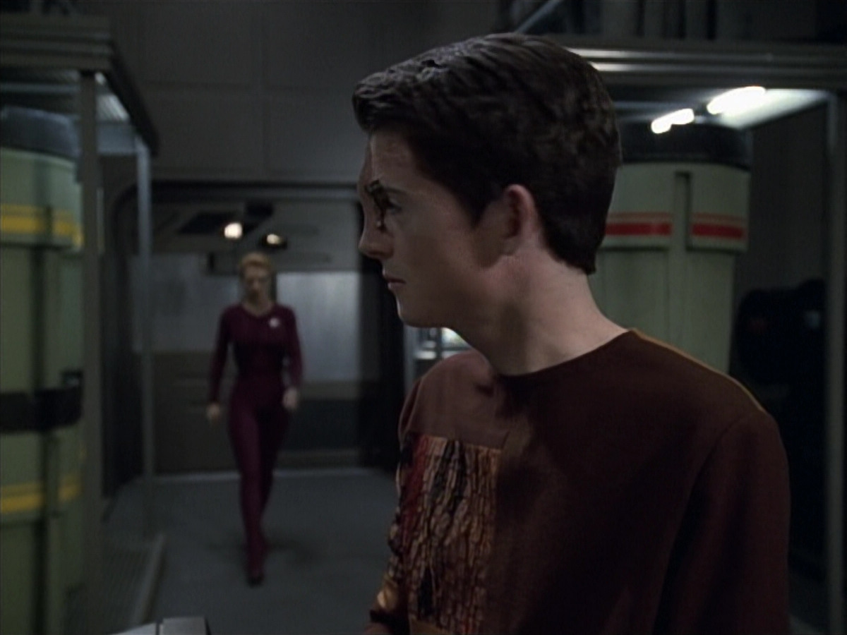extant_StarTrek_VOY_6x19-ChildsPlay_01528.jpg