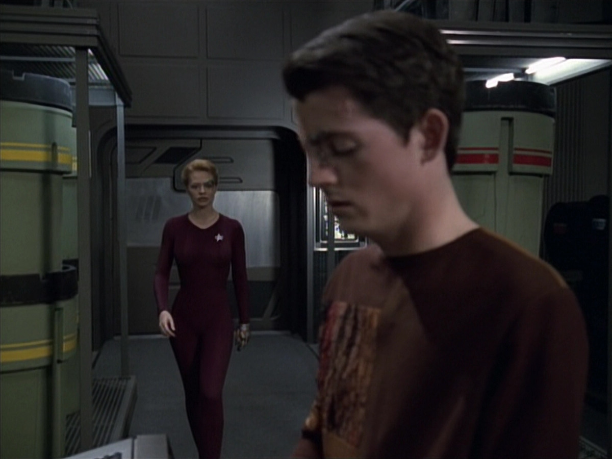 extant_StarTrek_VOY_6x19-ChildsPlay_01530.jpg