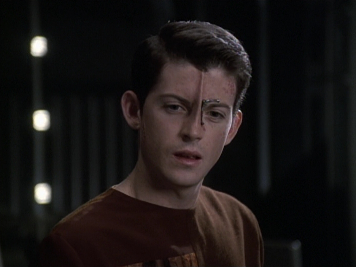 extant_StarTrek_VOY_6x19-ChildsPlay_01546.jpg