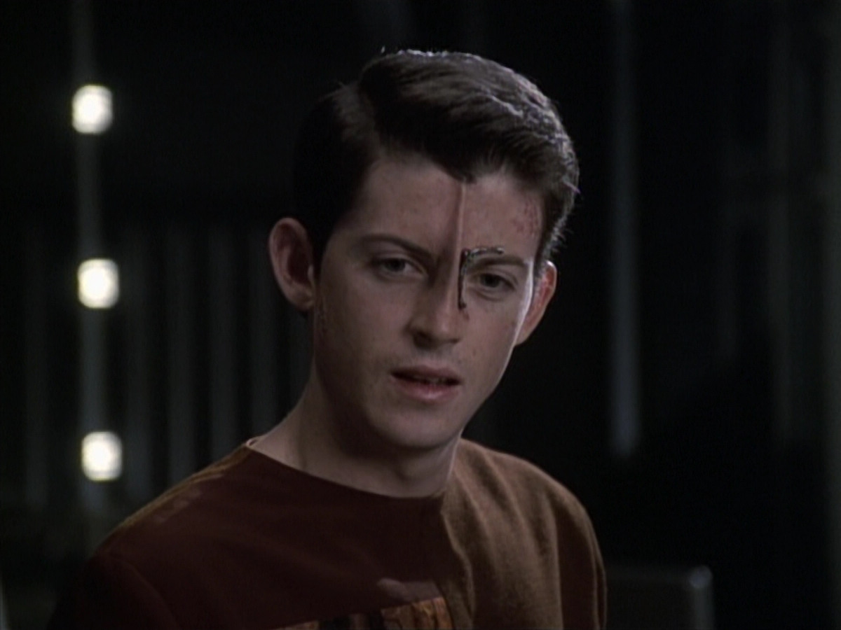 extant_StarTrek_VOY_6x19-ChildsPlay_01547.jpg