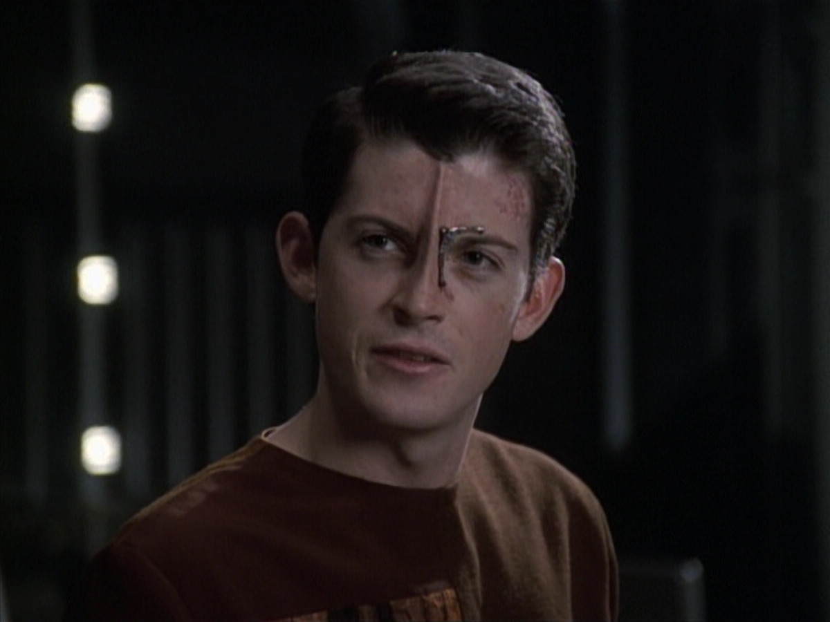 extant_StarTrek_VOY_6x19-ChildsPlay_01548.jpg