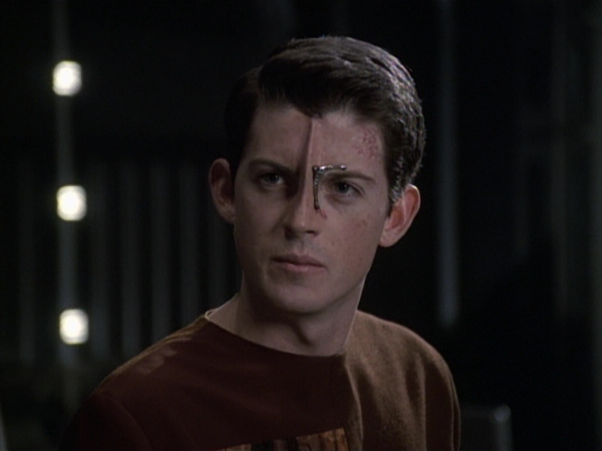 extant_StarTrek_VOY_6x19-ChildsPlay_01550.jpg