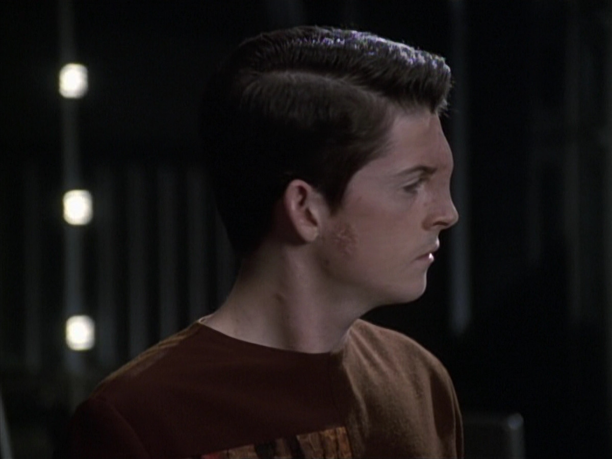extant_StarTrek_VOY_6x19-ChildsPlay_01566.jpg