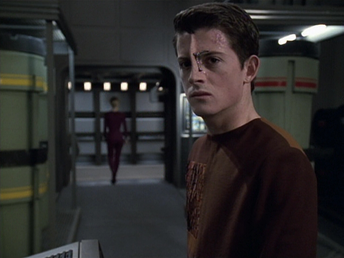extant_StarTrek_VOY_6x19-ChildsPlay_01570.jpg