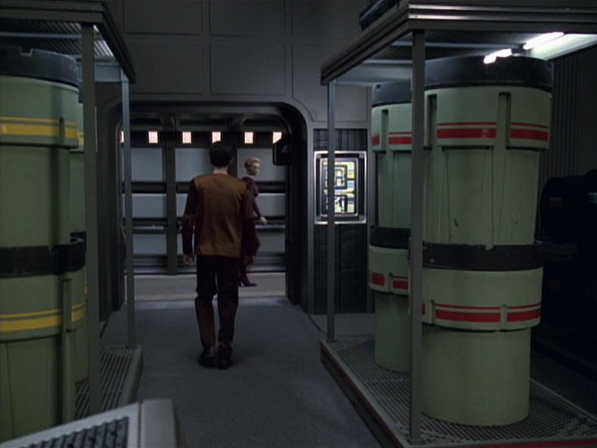 extant_StarTrek_VOY_6x19-ChildsPlay_01577.jpg