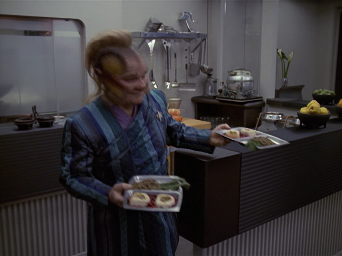 extant_StarTrek_VOY_6x19-ChildsPlay_01583.jpg