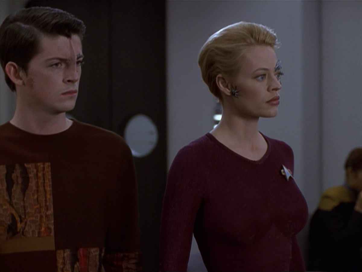 extant_StarTrek_VOY_6x19-ChildsPlay_01598.jpg