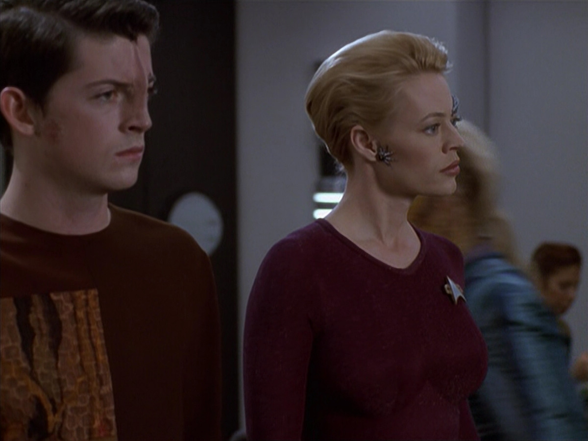 extant_StarTrek_VOY_6x19-ChildsPlay_01599.jpg
