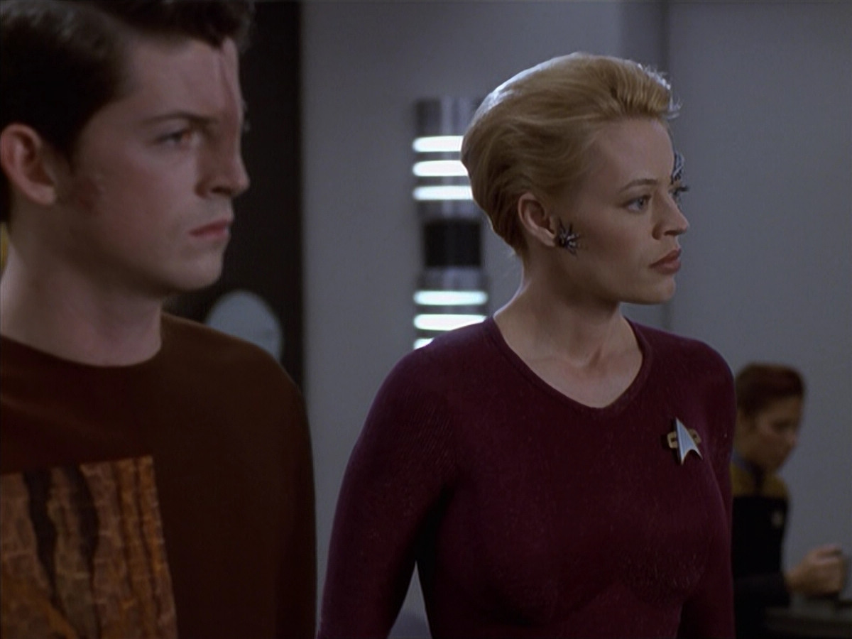 extant_StarTrek_VOY_6x19-ChildsPlay_01600.jpg