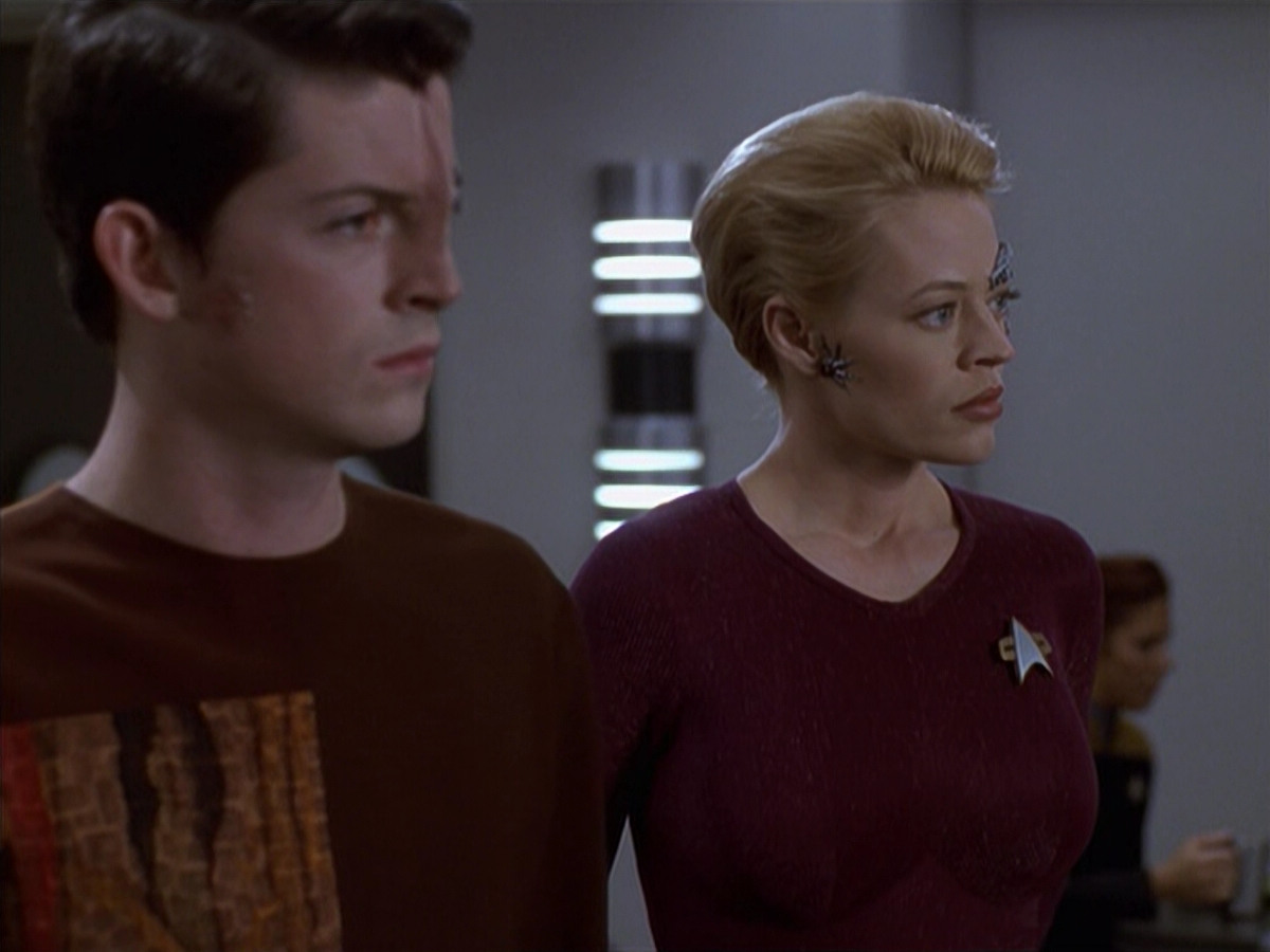 extant_StarTrek_VOY_6x19-ChildsPlay_01601.jpg