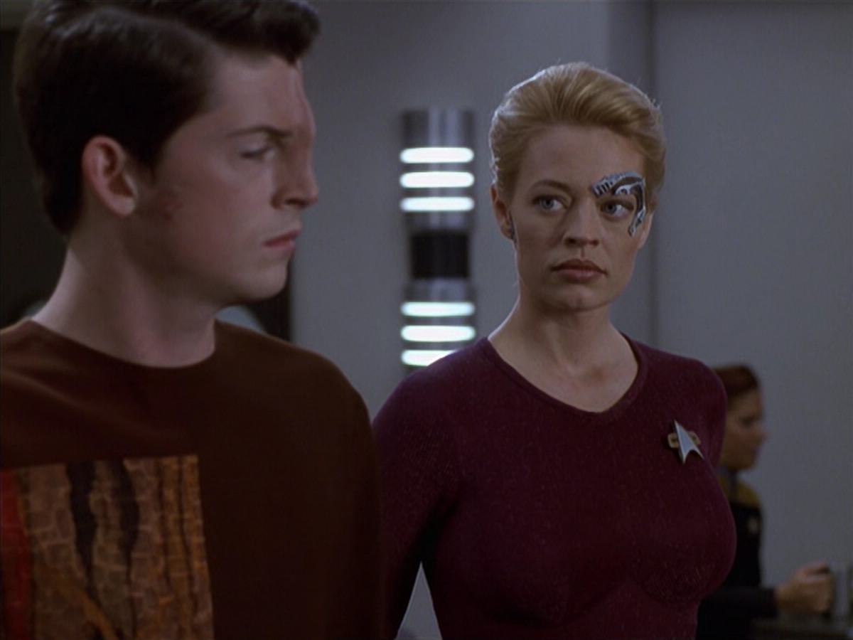 extant_StarTrek_VOY_6x19-ChildsPlay_01603.jpg