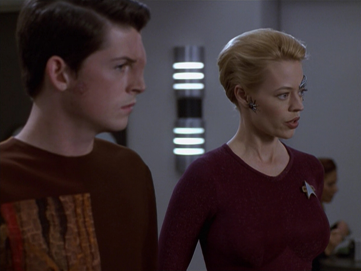 extant_StarTrek_VOY_6x19-ChildsPlay_01606.jpg