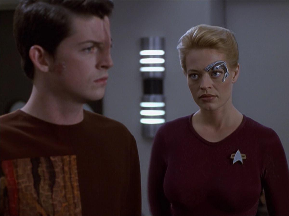 extant_StarTrek_VOY_6x19-ChildsPlay_01610.jpg