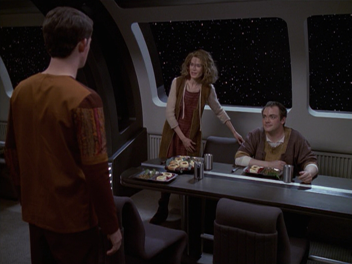 extant_StarTrek_VOY_6x19-ChildsPlay_01615.jpg