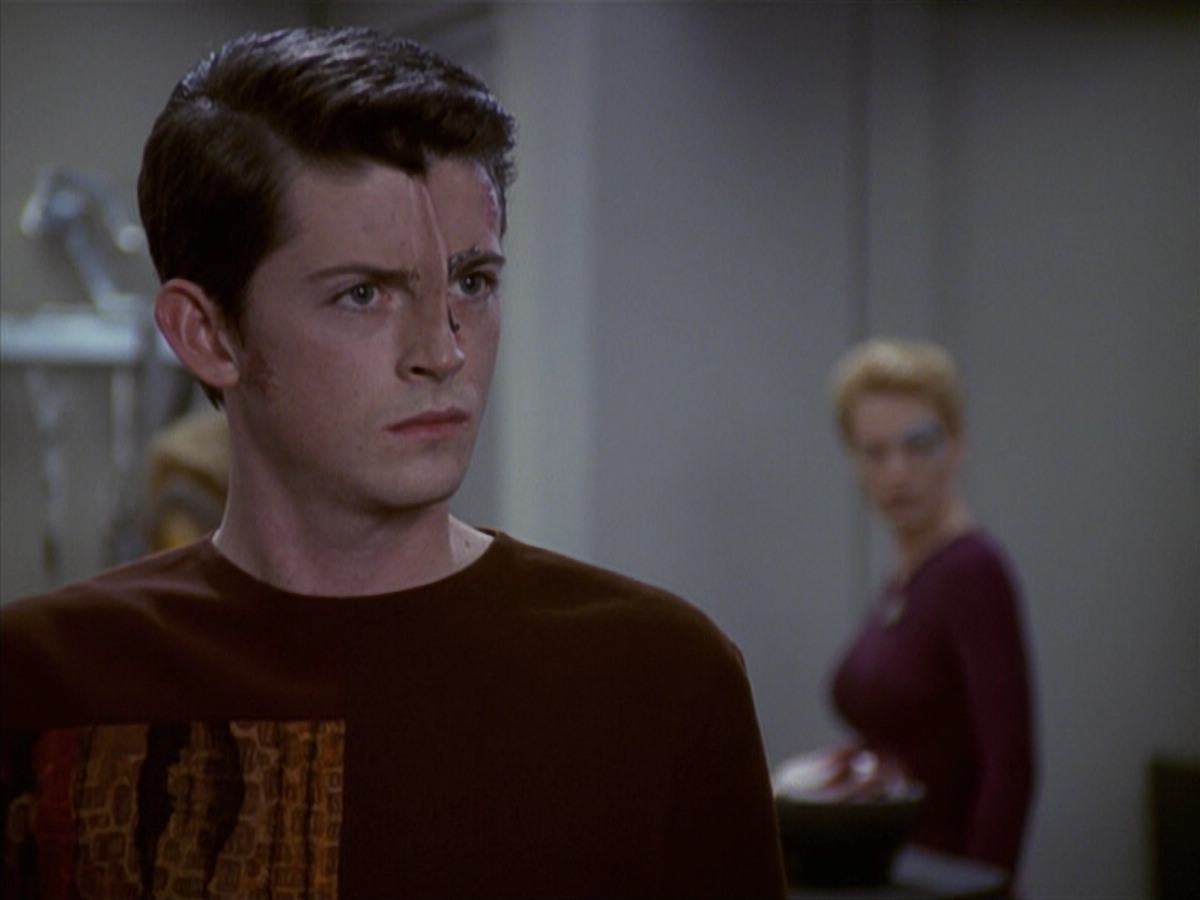 extant_StarTrek_VOY_6x19-ChildsPlay_01618.jpg