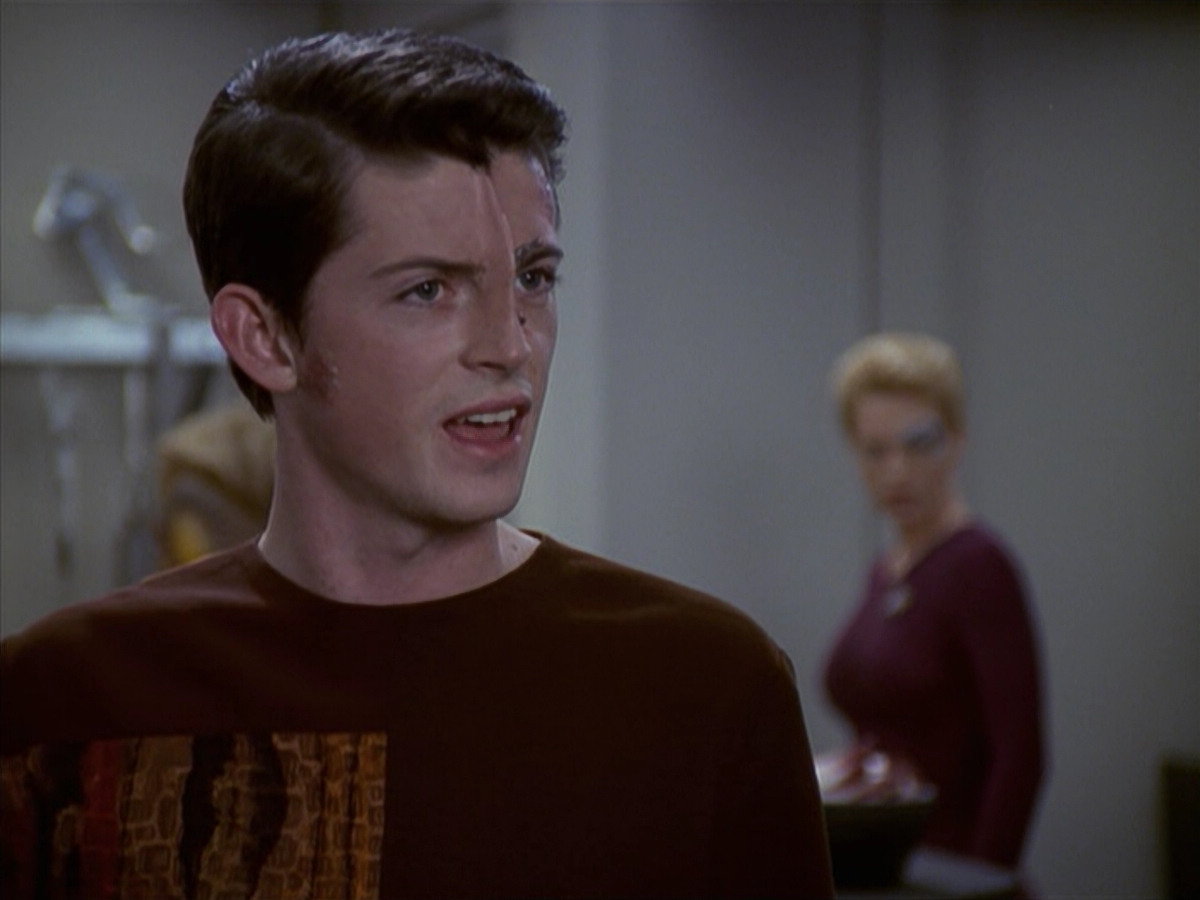 extant_StarTrek_VOY_6x19-ChildsPlay_01620.jpg