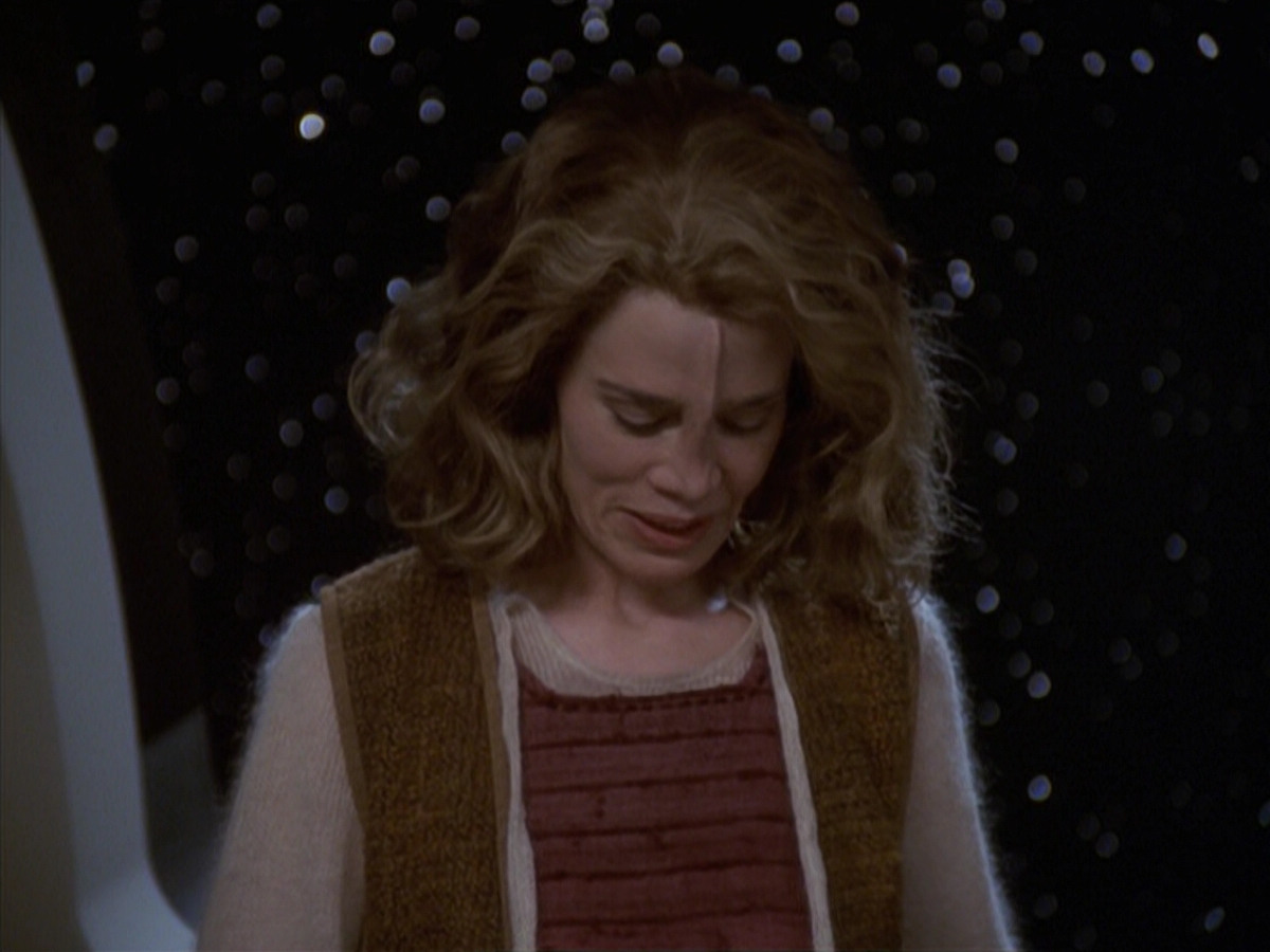 extant_StarTrek_VOY_6x19-ChildsPlay_01626.jpg