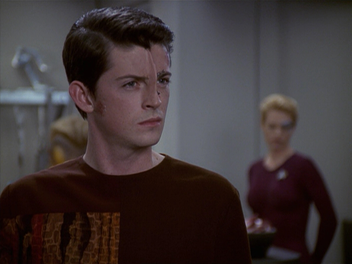 extant_StarTrek_VOY_6x19-ChildsPlay_01639.jpg
