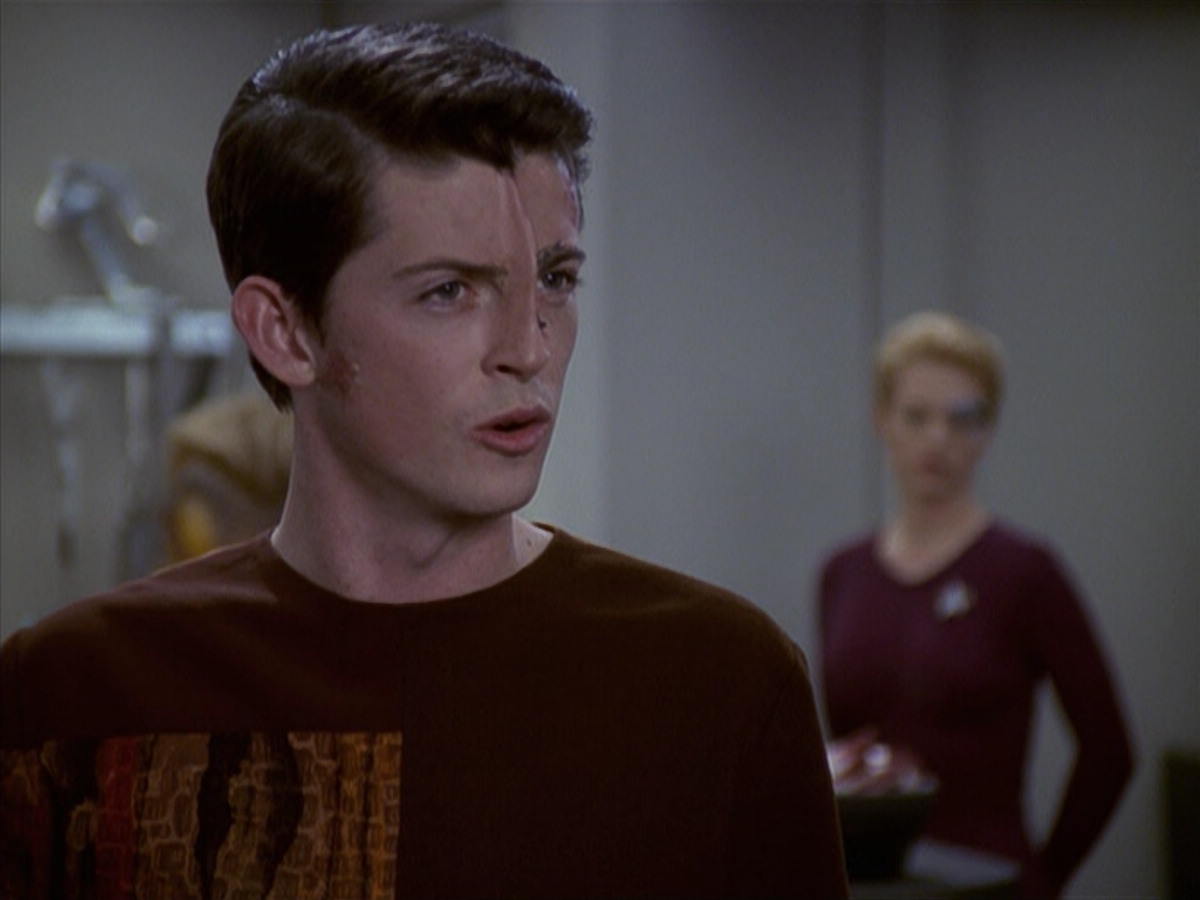 extant_StarTrek_VOY_6x19-ChildsPlay_01641.jpg
