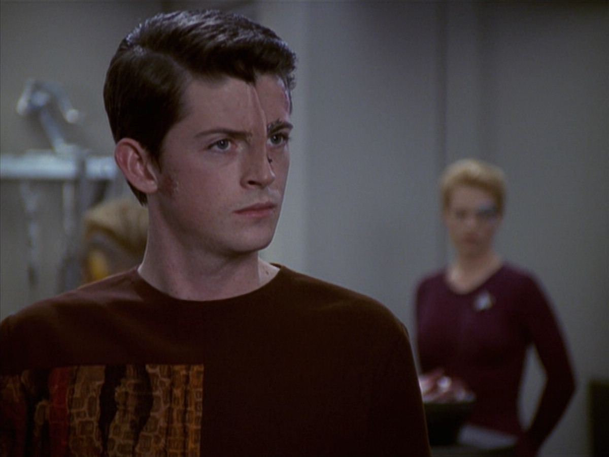extant_StarTrek_VOY_6x19-ChildsPlay_01651.jpg