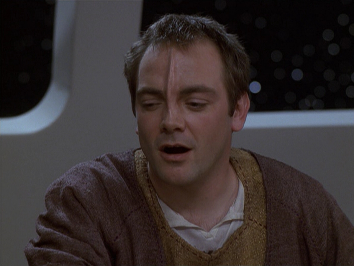 extant_StarTrek_VOY_6x19-ChildsPlay_01658.jpg