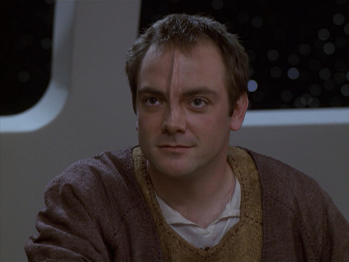 extant_StarTrek_VOY_6x19-ChildsPlay_01659.jpg