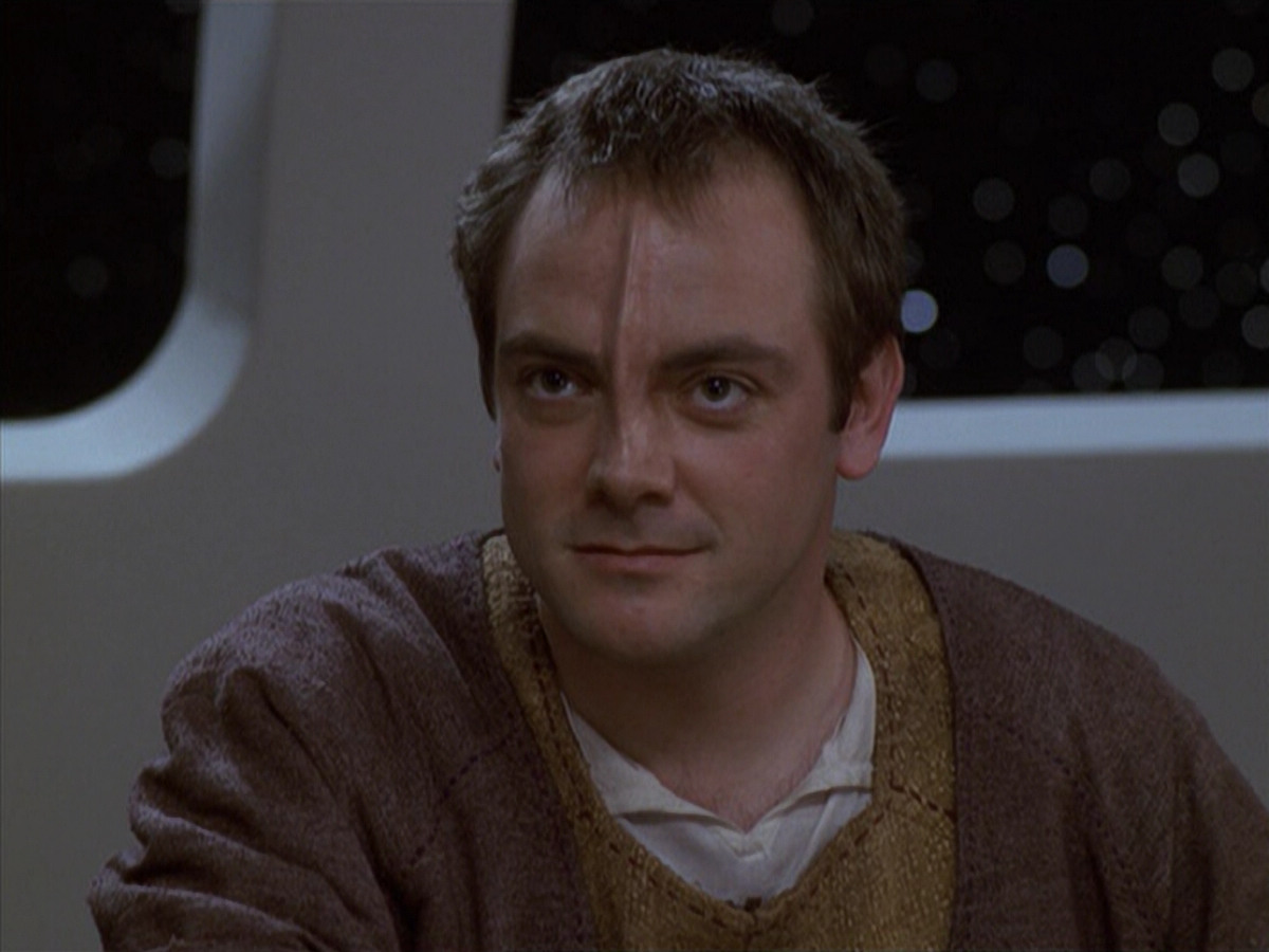 extant_StarTrek_VOY_6x19-ChildsPlay_01661.jpg