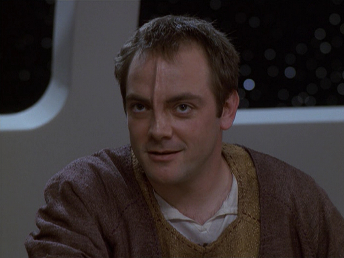 extant_StarTrek_VOY_6x19-ChildsPlay_01664.jpg