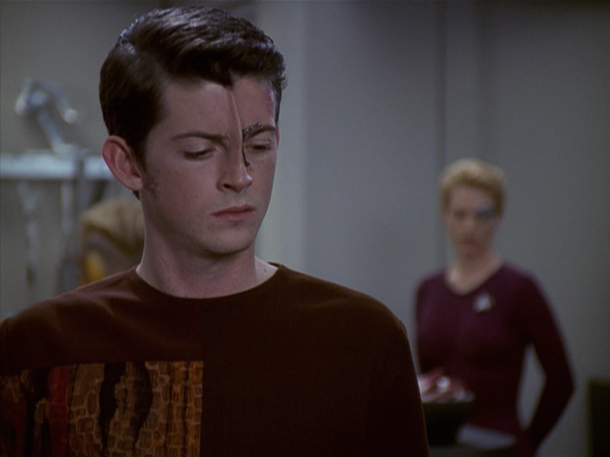 extant_StarTrek_VOY_6x19-ChildsPlay_01666.jpg