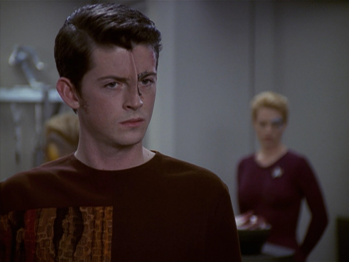 extant_StarTrek_VOY_6x19-ChildsPlay_01667.jpg