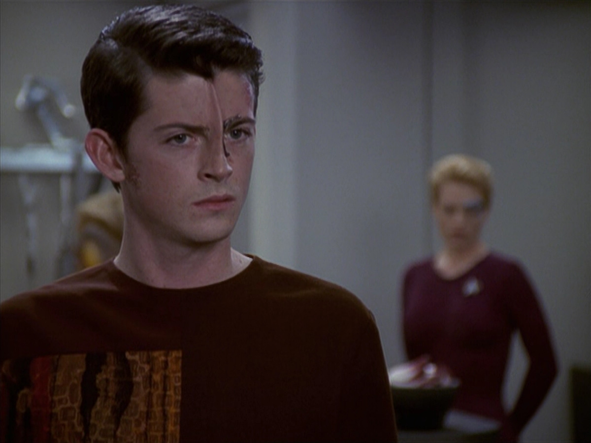 extant_StarTrek_VOY_6x19-ChildsPlay_01668.jpg