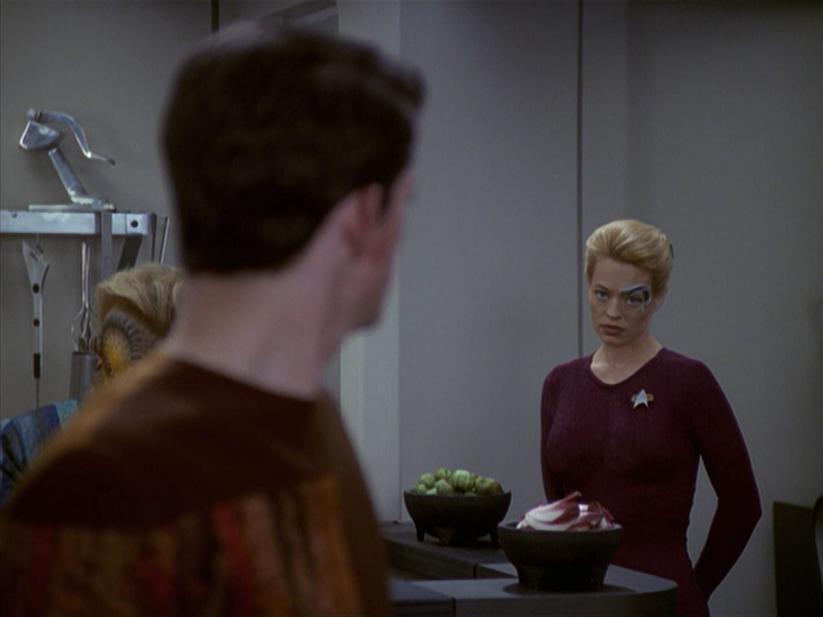 extant_StarTrek_VOY_6x19-ChildsPlay_01671.jpg