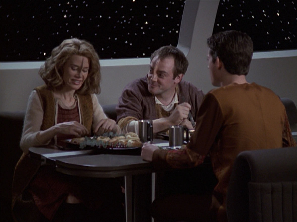 extant_StarTrek_VOY_6x19-ChildsPlay_01743.jpg