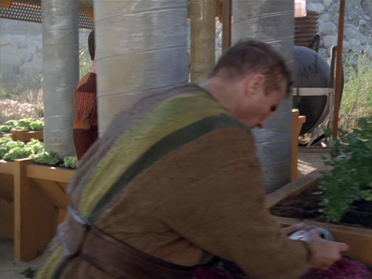 extant_StarTrek_VOY_6x19-ChildsPlay_01778.jpg