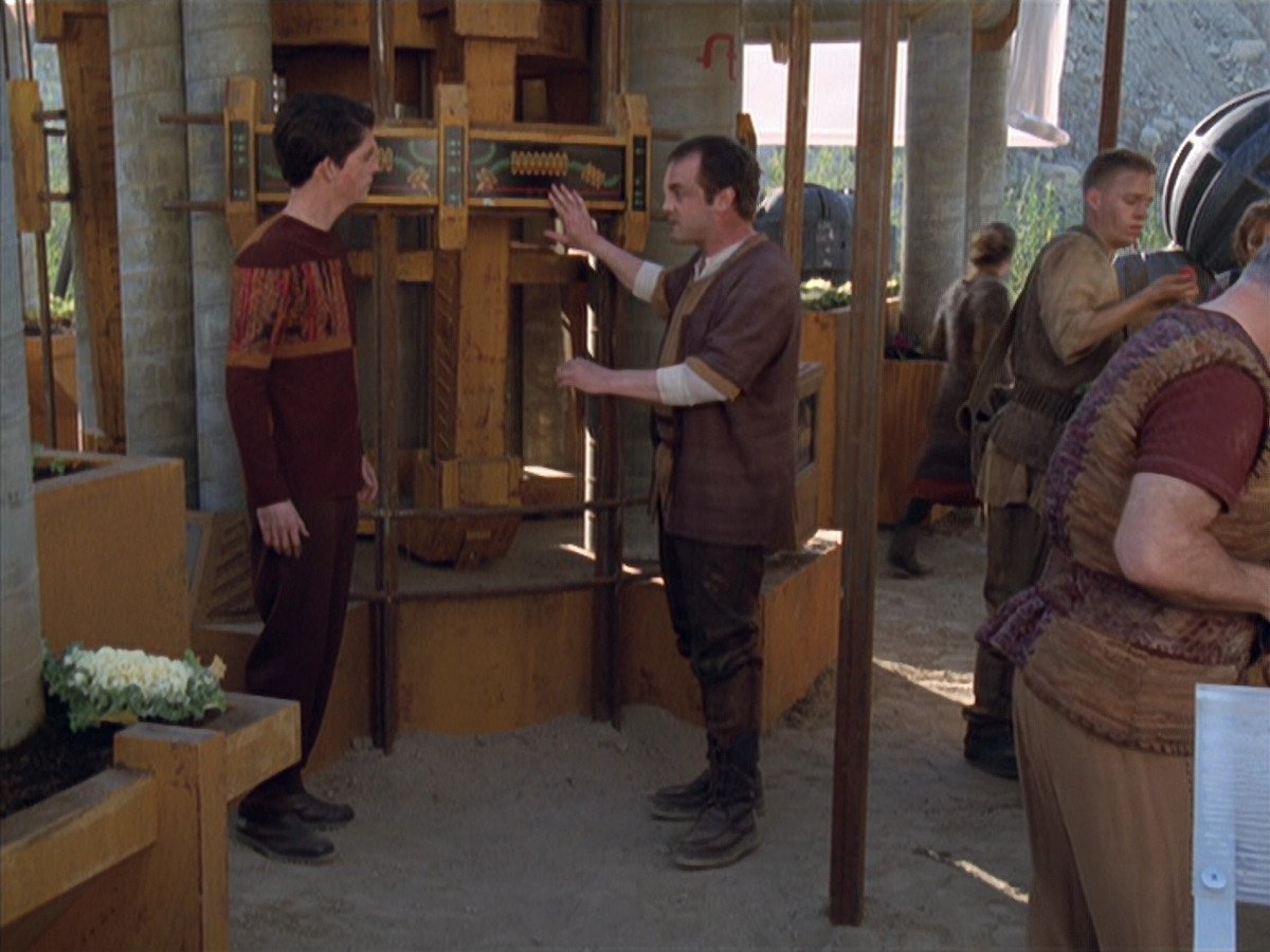 extant_StarTrek_VOY_6x19-ChildsPlay_01792.jpg