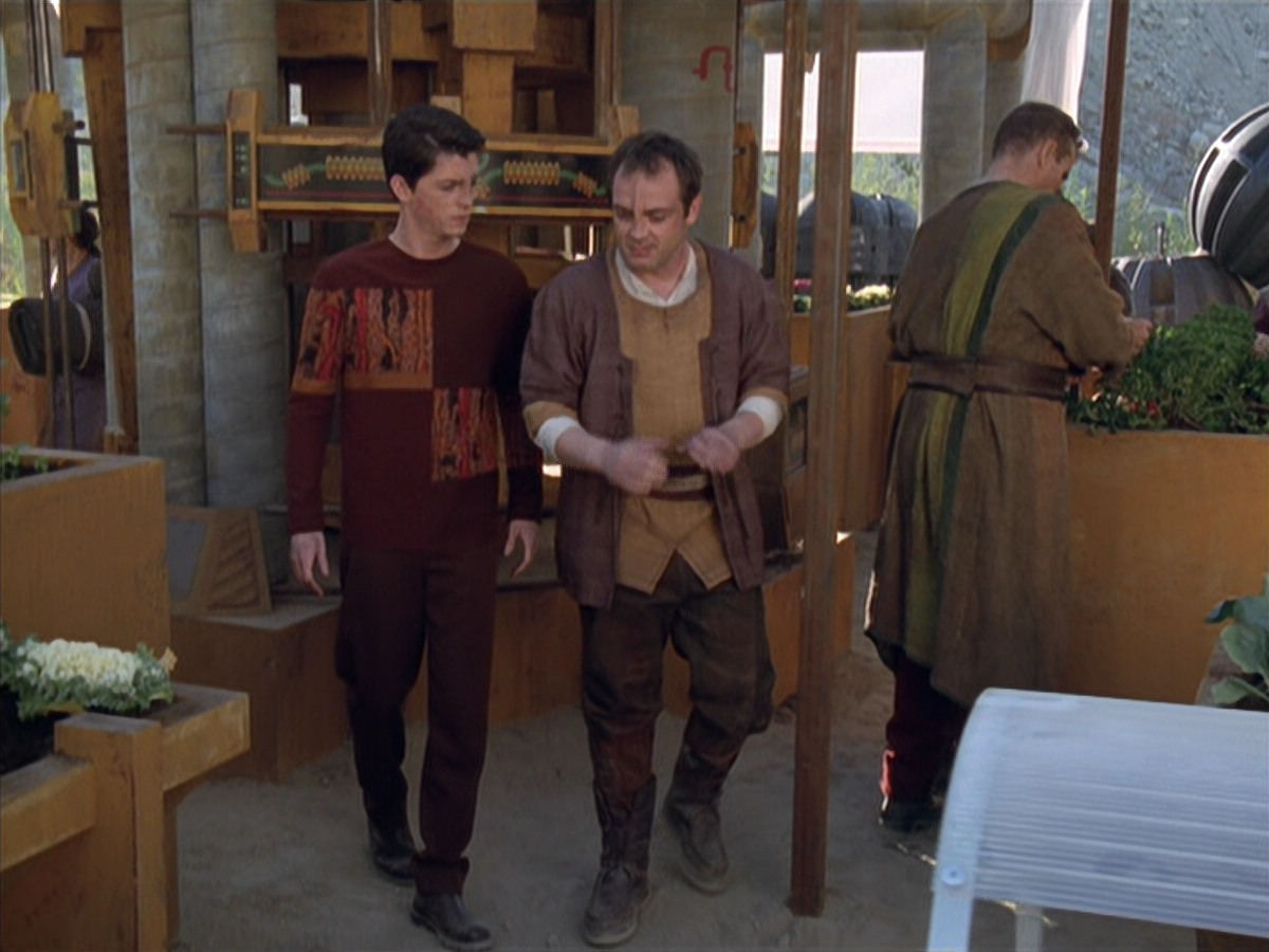 extant_StarTrek_VOY_6x19-ChildsPlay_01804.jpg