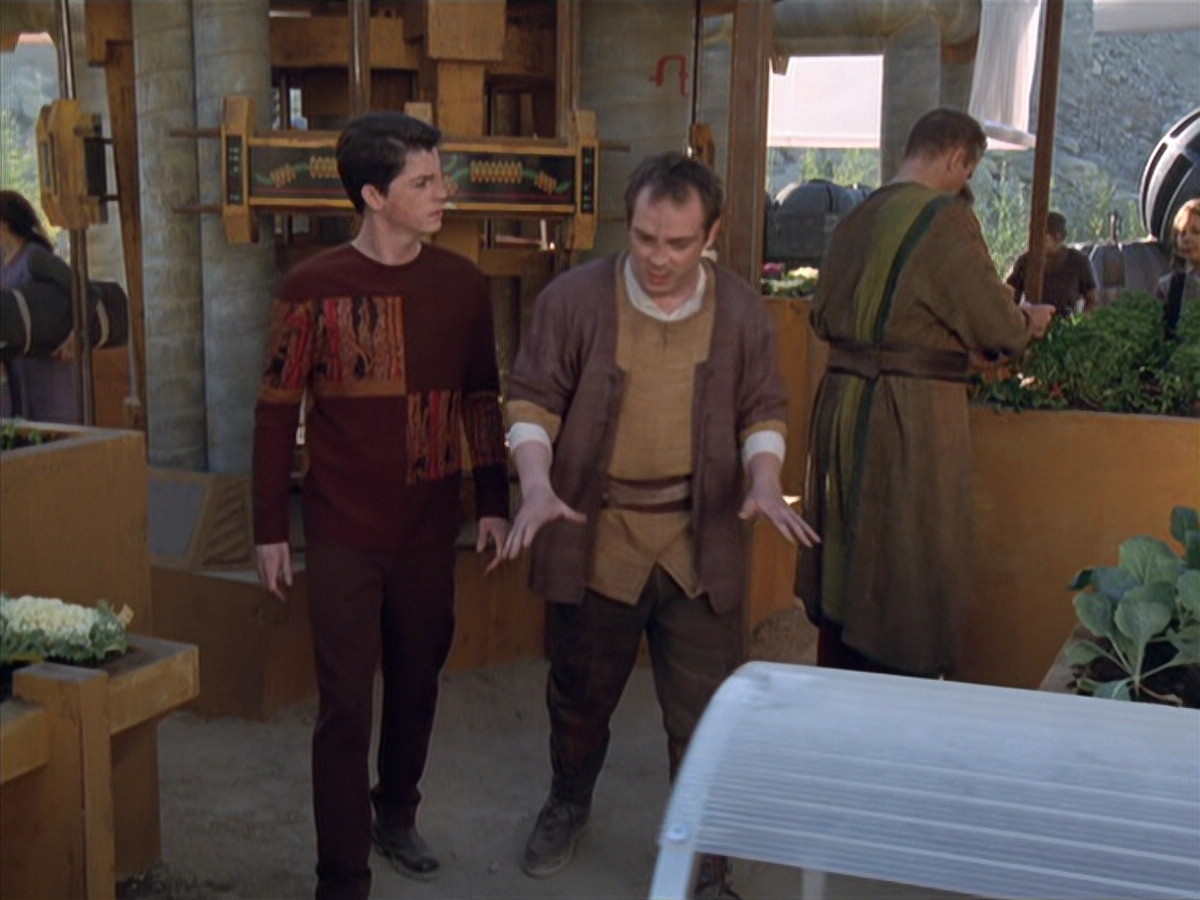 extant_StarTrek_VOY_6x19-ChildsPlay_01805.jpg