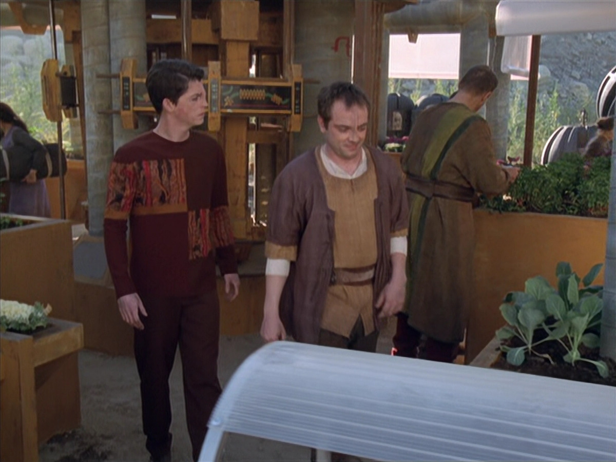 extant_StarTrek_VOY_6x19-ChildsPlay_01806.jpg
